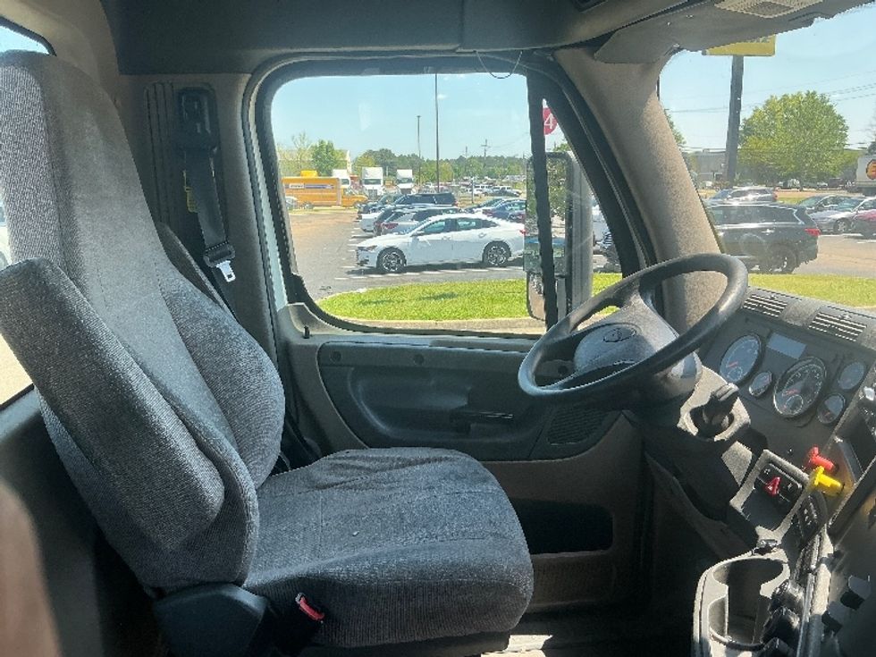 Day Cab Tractor-Heavy Duty Tractors-Freightliner-2019-Cascadia 12542ST-Richland-MS-722,062\n\t\tmiles-$ 21,500 - Image 14