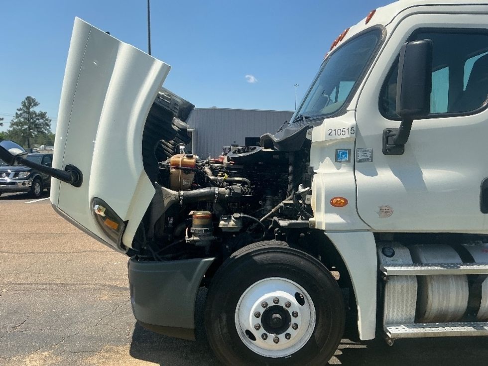 Day Cab Tractor-Heavy Duty Tractors-Freightliner-2019-Cascadia 12542ST-Richland-MS-722,062\n\t\tmiles-$ 21,500 - Image 16