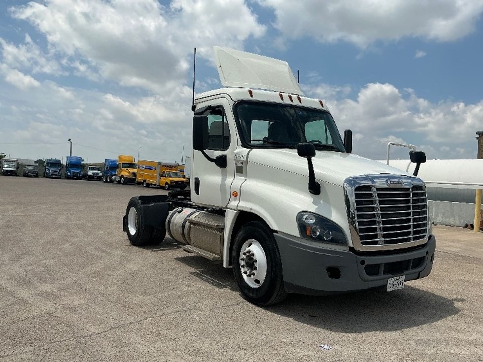 Day Cab Tractor-Heavy Duty Tractors-Freightliner-2019-Cascadia 12542ST-San Antonio-TX-226,075\n\t\tmiles-$ 29,750 - Image 1
