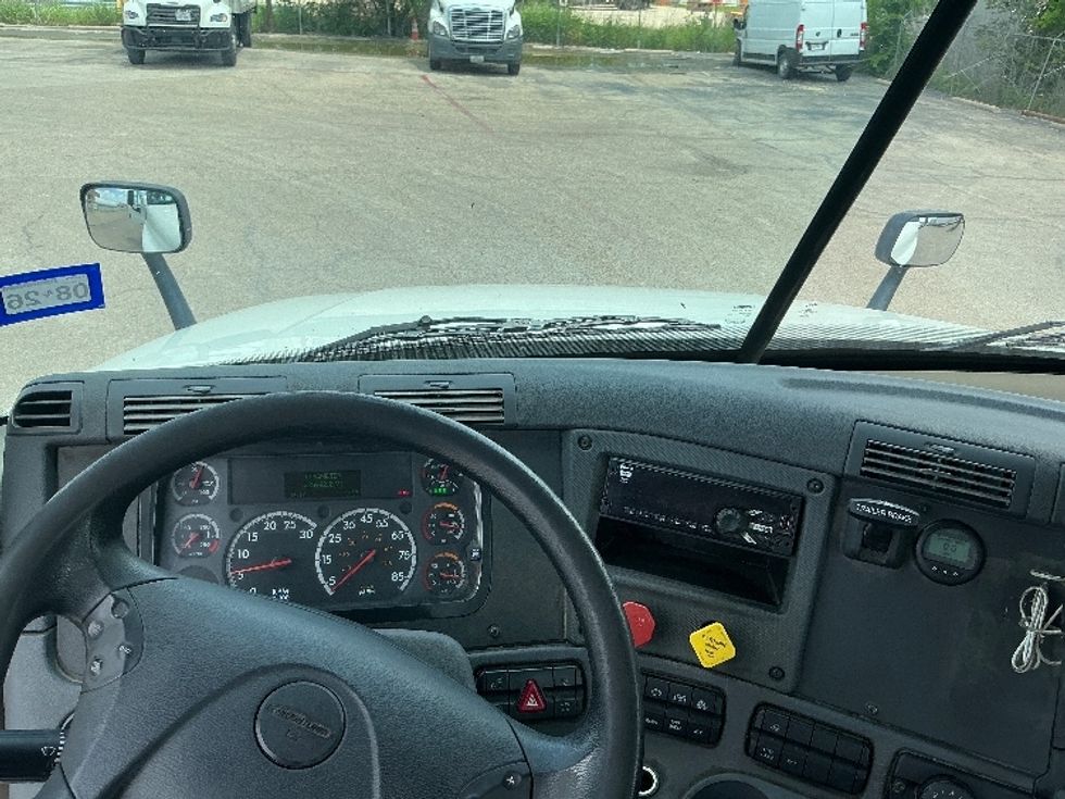 Day Cab Tractor-Heavy Duty Tractors-Freightliner-2019-Cascadia 12542ST-San Antonio-TX-226,075\n\t\tmiles-$ 29,750 - Image 11