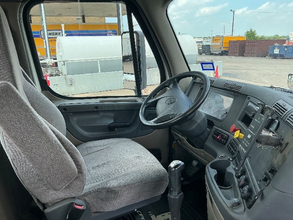 Day Cab Tractor-Heavy Duty Tractors-Freightliner-2019-Cascadia 12542ST-San Antonio-TX-226,075\n\t\tmiles-$ 29,750 - Image 14