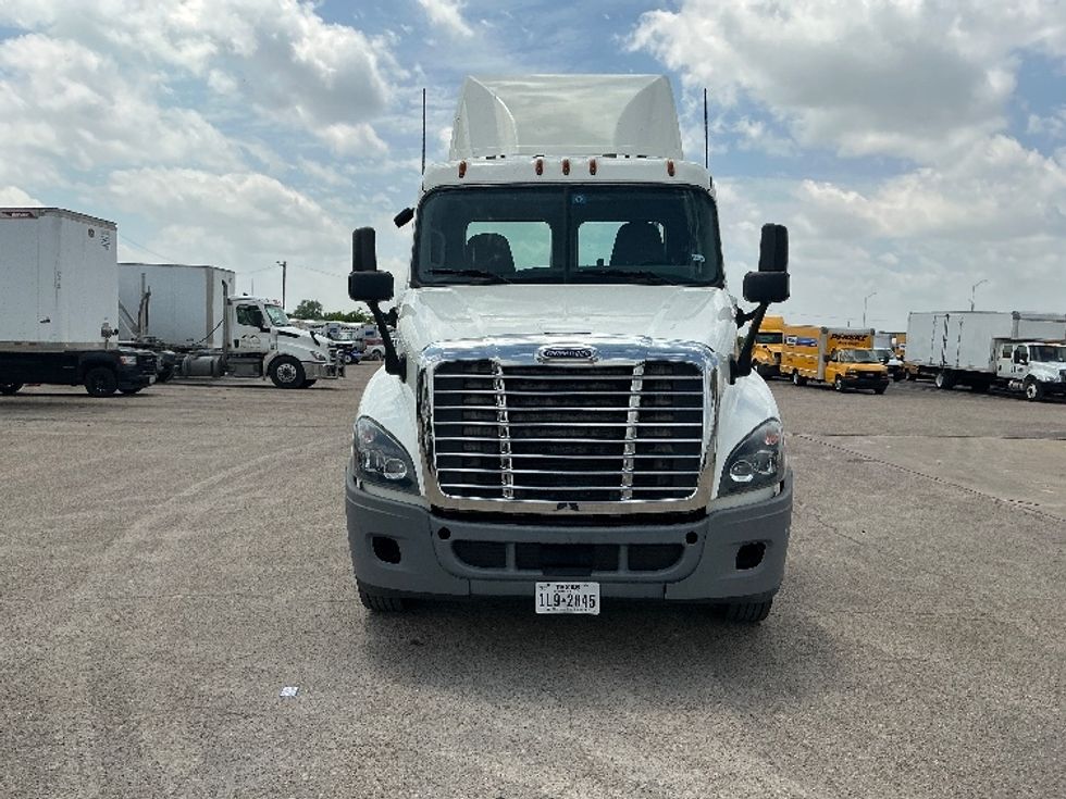Day Cab Tractor-Heavy Duty Tractors-Freightliner-2019-Cascadia 12542ST-San Antonio-TX-226,075\n\t\tmiles-$ 29,750 - Image 2