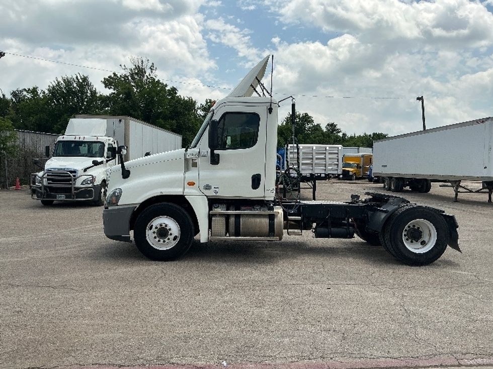 Day Cab Tractor-Heavy Duty Tractors-Freightliner-2019-Cascadia 12542ST-San Antonio-TX-226,075\n\t\tmiles-$ 29,750 - Image 4