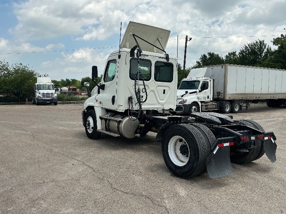 Day Cab Tractor-Heavy Duty Tractors-Freightliner-2019-Cascadia 12542ST-San Antonio-TX-226,075\n\t\tmiles-$ 29,750 - Image 5