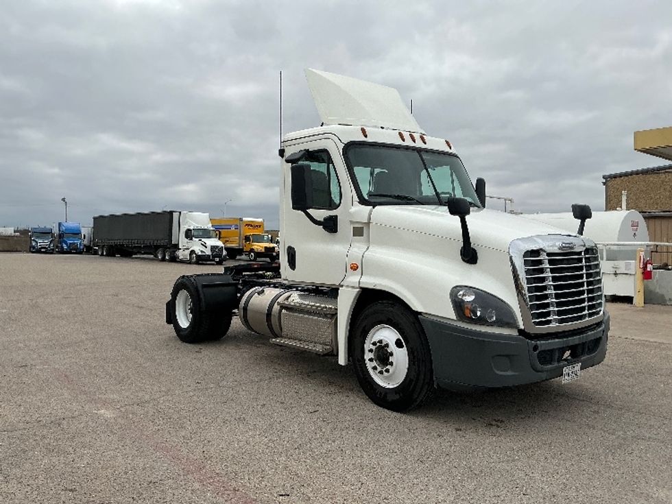 Day Cab Tractor-Heavy Duty Tractors-Freightliner-2019-Cascadia 12542ST-San Antonio-TX-412,218\n\t\tmiles-$ 26,250 - Image 1