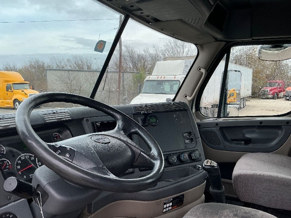 Day Cab Tractor-Heavy Duty Tractors-Freightliner-2019-Cascadia 12542ST-San Antonio-TX-412,218\n\t\tmiles-$ 26,250 - Image 10