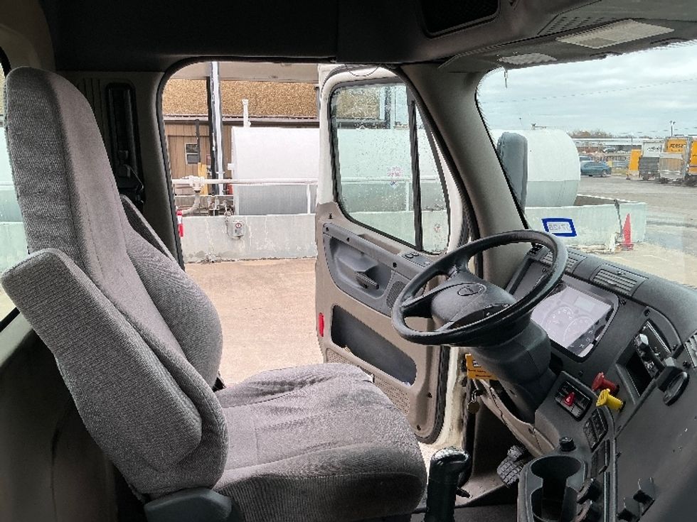 Day Cab Tractor-Heavy Duty Tractors-Freightliner-2019-Cascadia 12542ST-San Antonio-TX-412,218\n\t\tmiles-$ 26,250 - Image 14