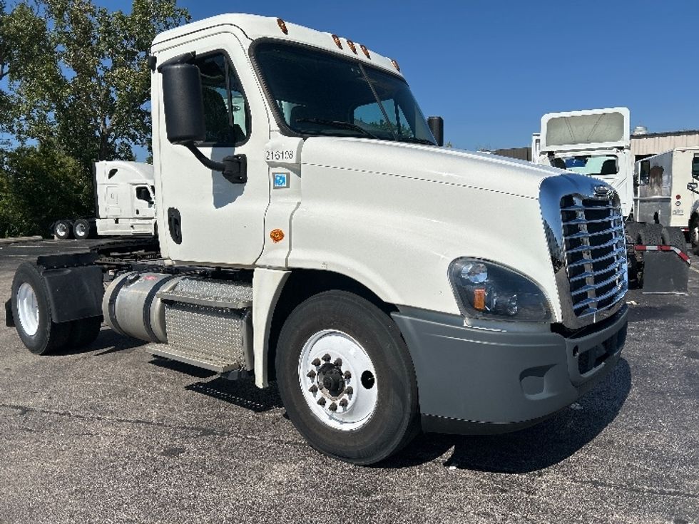 Day Cab Tractor-Heavy Duty Tractors-Freightliner-2019-Cascadia 12542ST-Sturtevant-WI-246,552\n\t\tmiles-$ 30,250 - Image 1