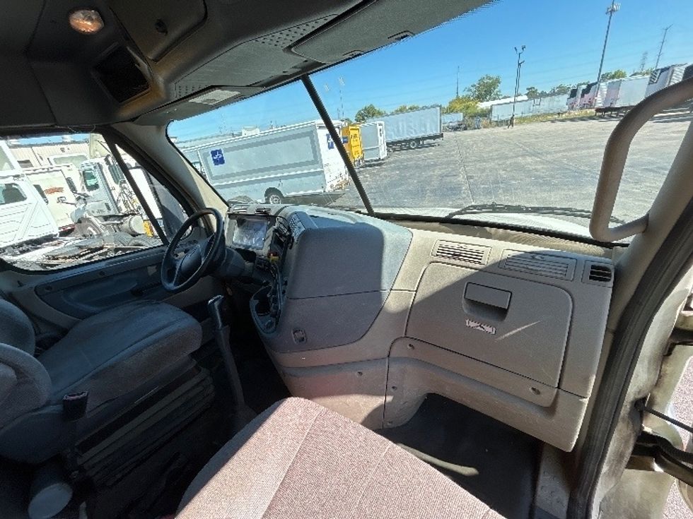 Day Cab Tractor-Heavy Duty Tractors-Freightliner-2019-Cascadia 12542ST-Sturtevant-WI-246,552\n\t\tmiles-$ 30,250 - Image 13