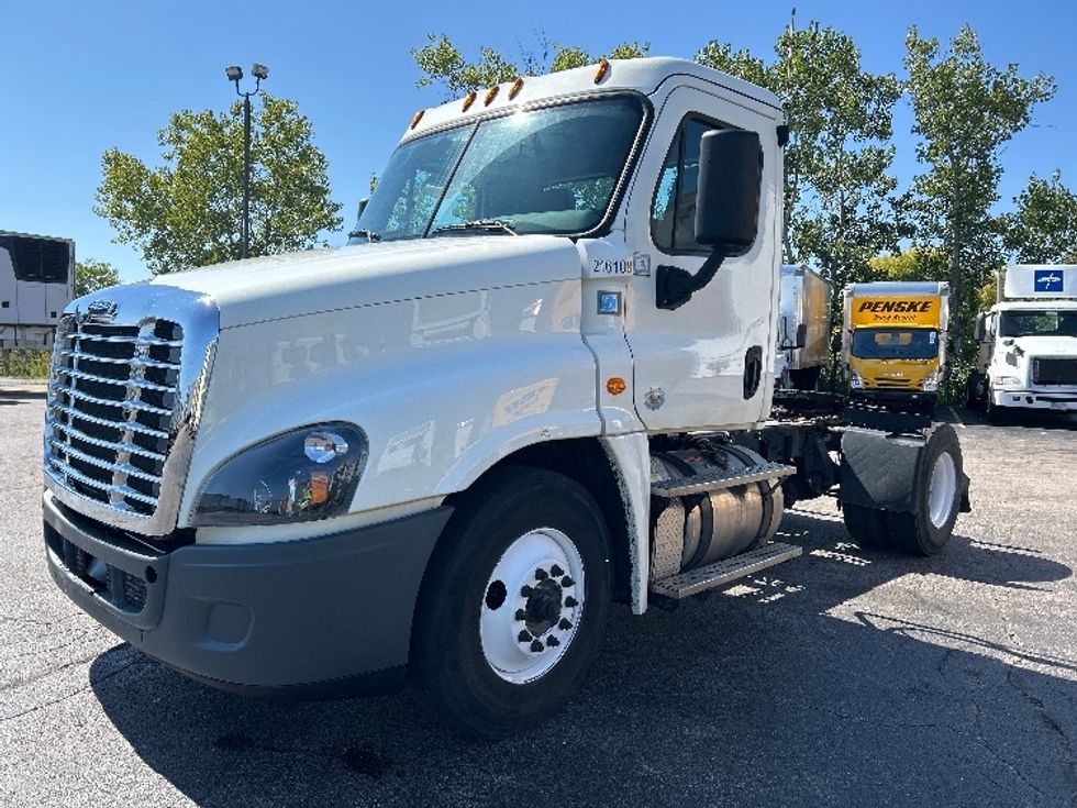 Day Cab Tractor-Heavy Duty Tractors-Freightliner-2019-Cascadia 12542ST-Sturtevant-WI-246,552\n\t\tmiles-$ 30,250 - Image 3