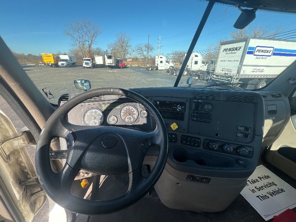 Day Cab Tractor-Heavy Duty Tractors-Freightliner-2019-Cascadia 12542ST-Sturtevant-WI-310,620\n\t\tmiles-$ 38,250 - Image 11