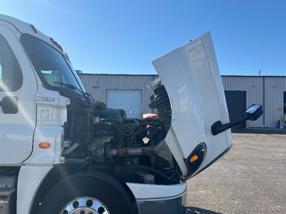Day Cab Tractor-Heavy Duty Tractors-Freightliner-2019-Cascadia 12542ST-Sturtevant-WI-310,620\n\t\tmiles-$ 38,250 - Image 15