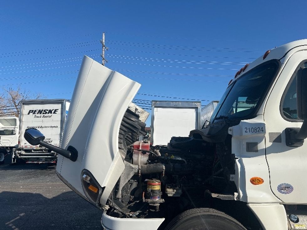 Day Cab Tractor-Heavy Duty Tractors-Freightliner-2019-Cascadia 12542ST-Sturtevant-WI-310,620\n\t\tmiles-$ 38,250 - Image 16