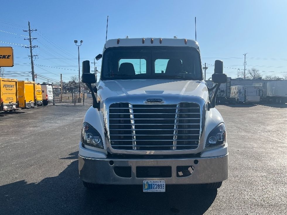 Day Cab Tractor-Heavy Duty Tractors-Freightliner-2019-Cascadia 12542ST-Sturtevant-WI-310,620\n\t\tmiles-$ 38,250 - Image 2