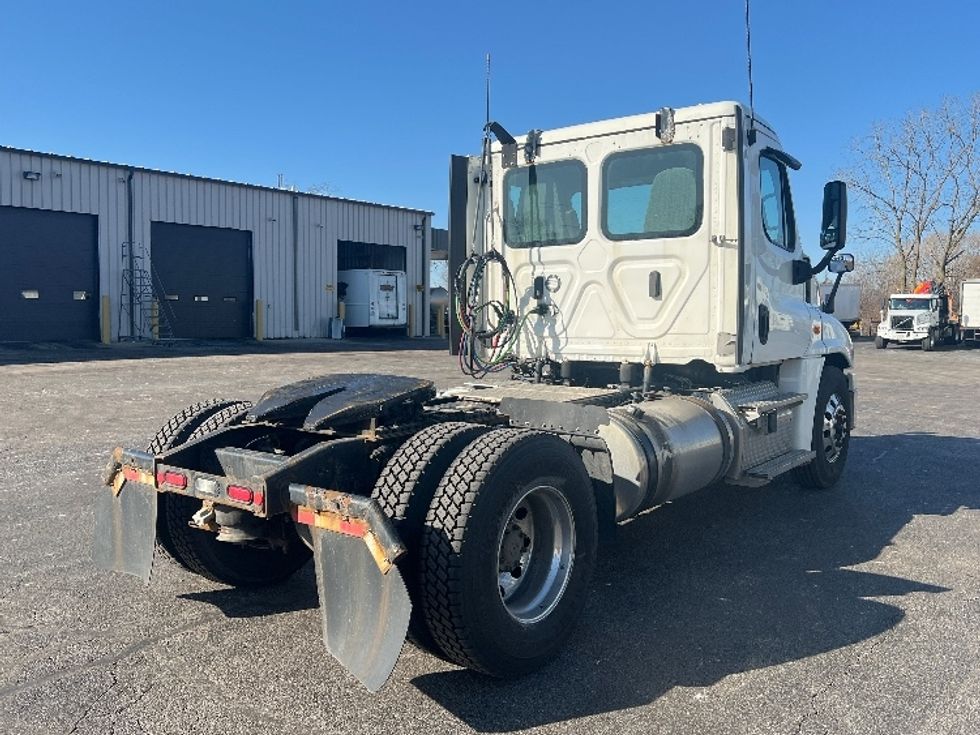 Day Cab Tractor-Heavy Duty Tractors-Freightliner-2019-Cascadia 12542ST-Sturtevant-WI-310,620\n\t\tmiles-$ 38,250 - Image 7