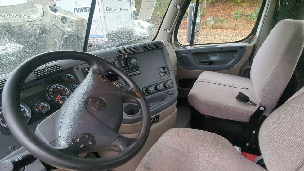 Day Cab Tractor-Heavy Duty Tractors-Freightliner-2019-Cascadia 12542ST-Suwanee-GA-371,206\n\t\tmiles-$ 34,000 - Image 10