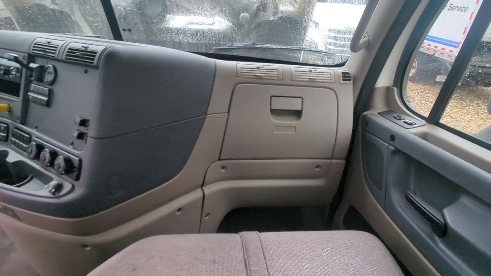 Day Cab Tractor-Heavy Duty Tractors-Freightliner-2019-Cascadia 12542ST-Suwanee-GA-371,206\n\t\tmiles-$ 34,000 - Image 13