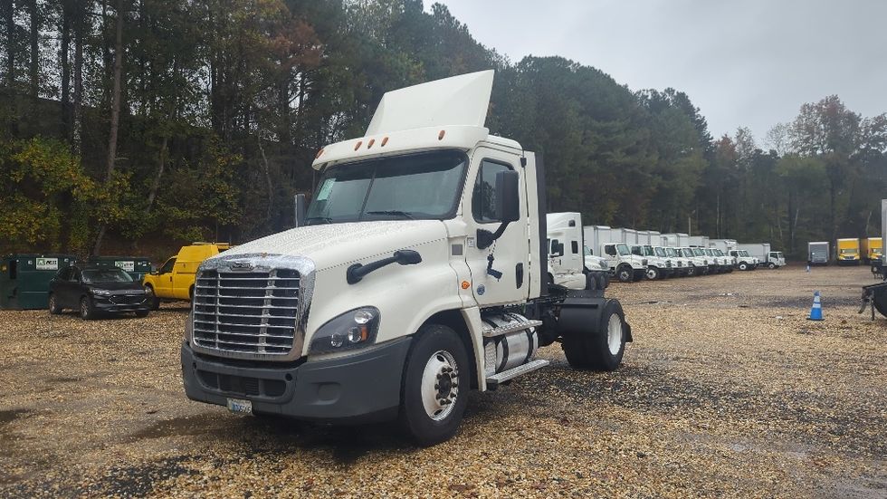 Day Cab Tractor-Heavy Duty Tractors-Freightliner-2019-Cascadia 12542ST-Suwanee-GA-371,206\n\t\tmiles-$ 34,000 - Image 3