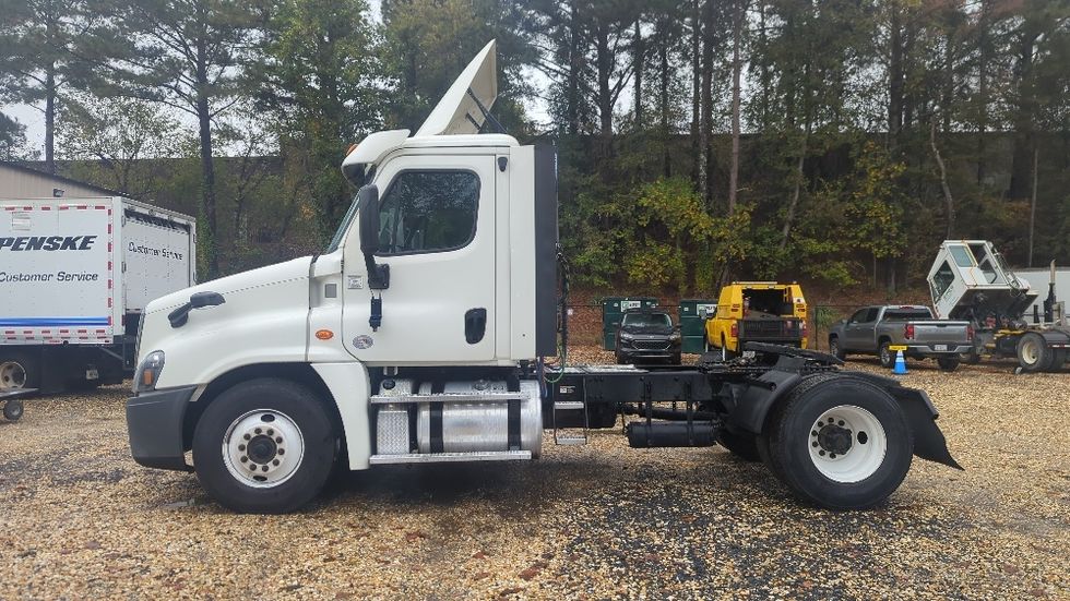 Day Cab Tractor-Heavy Duty Tractors-Freightliner-2019-Cascadia 12542ST-Suwanee-GA-371,206\n\t\tmiles-$ 34,000 - Image 4