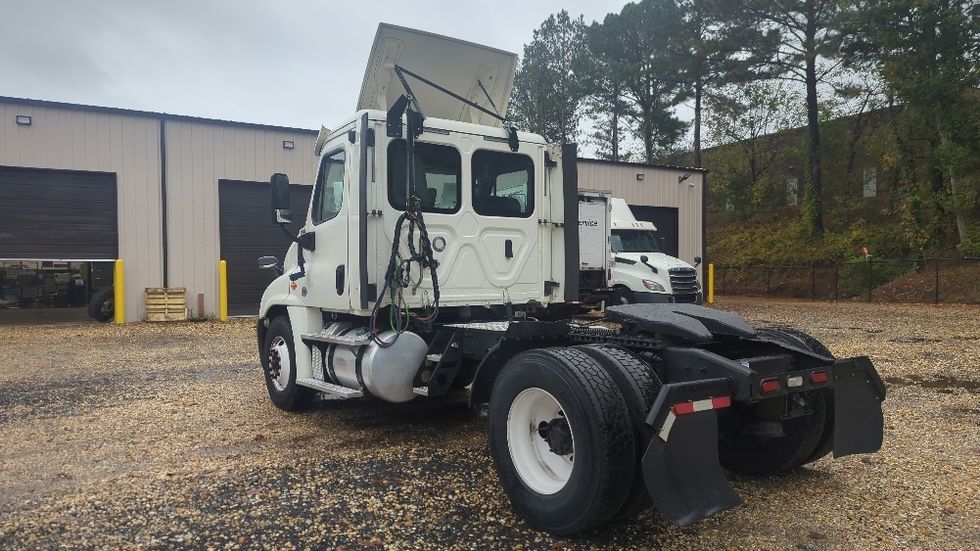 Day Cab Tractor-Heavy Duty Tractors-Freightliner-2019-Cascadia 12542ST-Suwanee-GA-371,206\n\t\tmiles-$ 34,000 - Image 5
