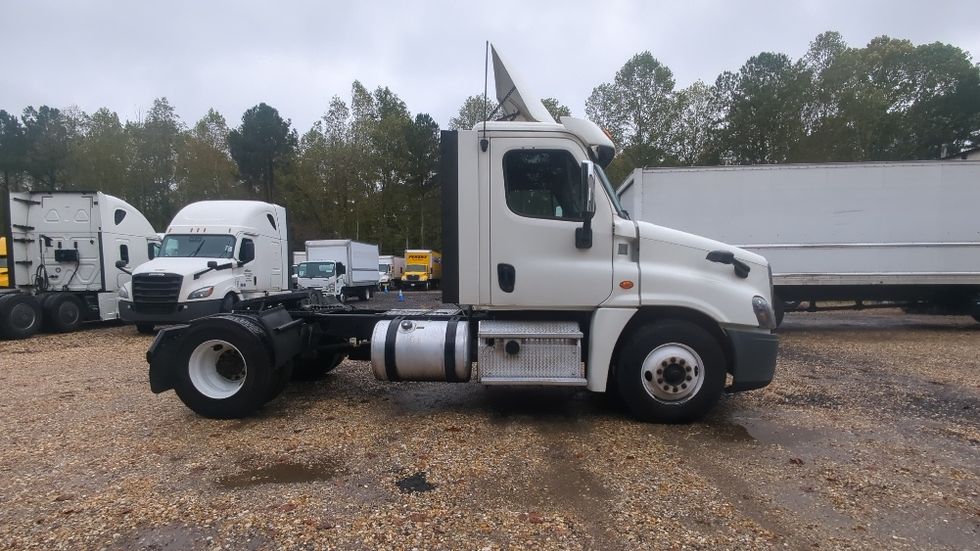 Day Cab Tractor-Heavy Duty Tractors-Freightliner-2019-Cascadia 12542ST-Suwanee-GA-371,206\n\t\tmiles-$ 34,000 - Image 8
