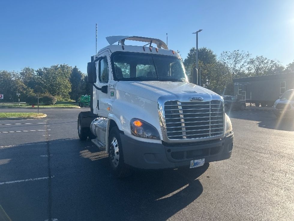 Day Cab Tractor-Heavy Duty Tractors-Freightliner-2019-Cascadia 12542ST-Swedesboro-NJ-463,704\n\t\tmiles-$ 29,500 - Image 1