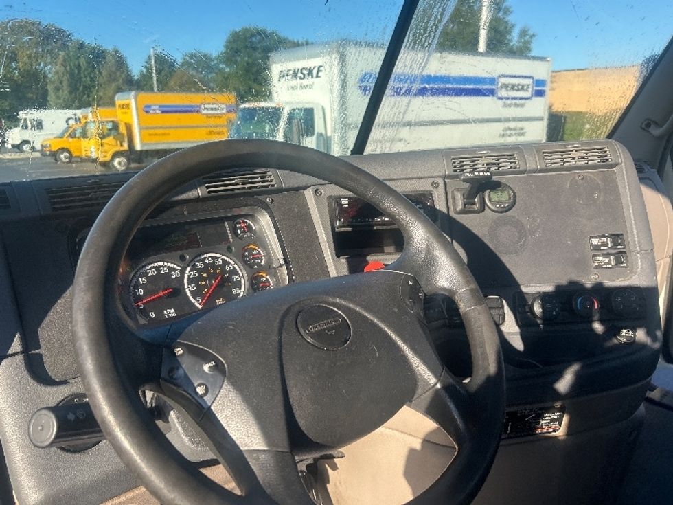 Day Cab Tractor-Heavy Duty Tractors-Freightliner-2019-Cascadia 12542ST-Swedesboro-NJ-463,704\n\t\tmiles-$ 29,500 - Image 11