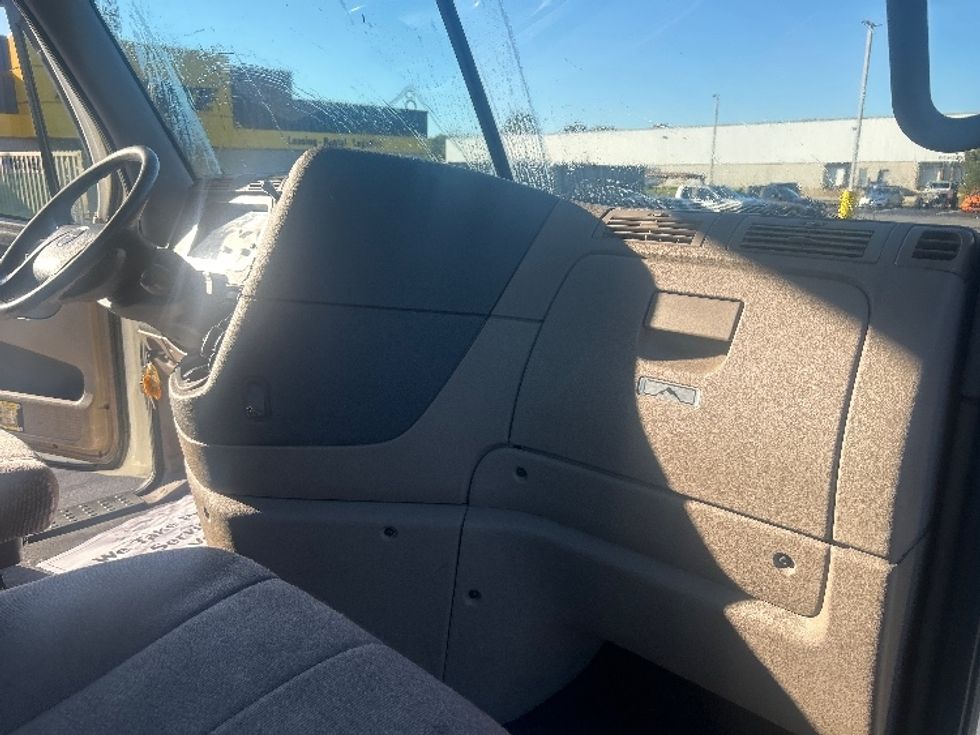 Day Cab Tractor-Heavy Duty Tractors-Freightliner-2019-Cascadia 12542ST-Swedesboro-NJ-463,704\n\t\tmiles-$ 29,500 - Image 13