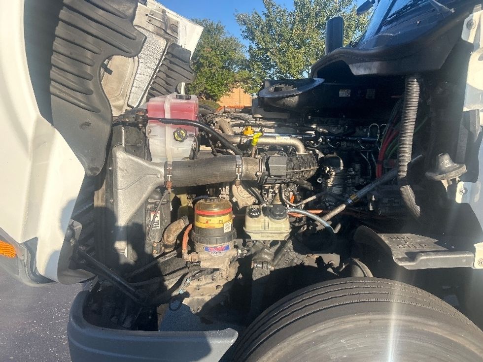 Day Cab Tractor-Heavy Duty Tractors-Freightliner-2019-Cascadia 12542ST-Swedesboro-NJ-463,704\n\t\tmiles-$ 29,500 - Image 16