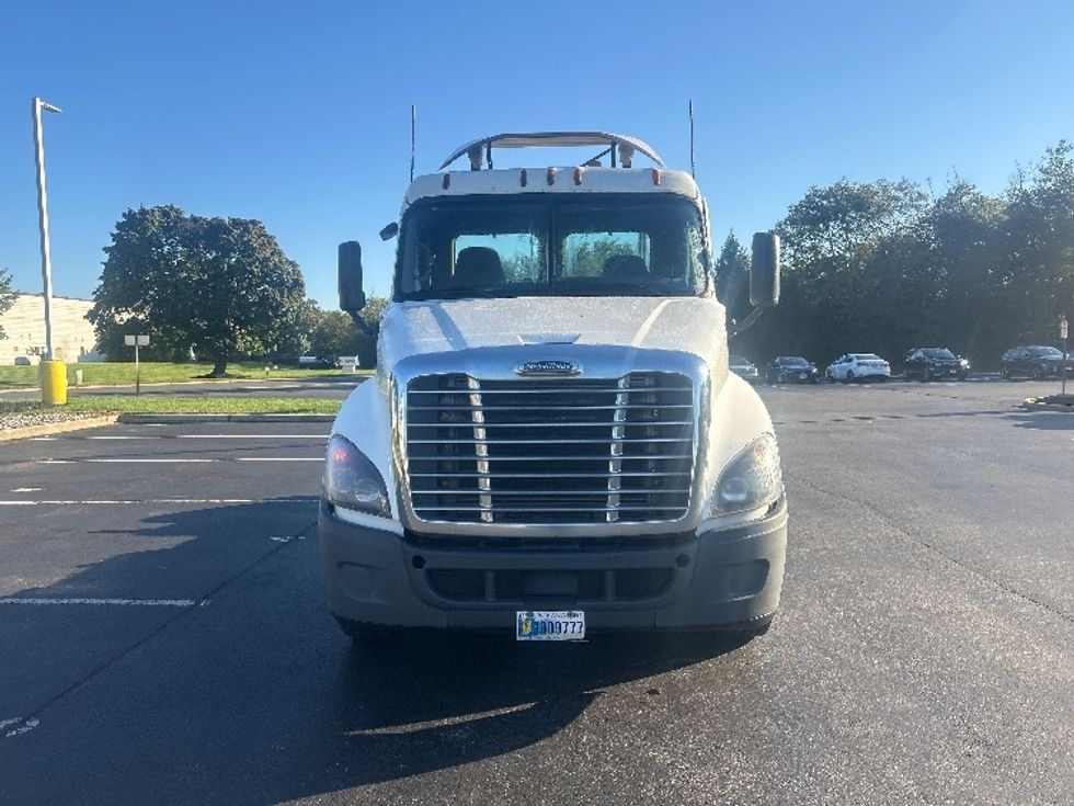 Day Cab Tractor-Heavy Duty Tractors-Freightliner-2019-Cascadia 12542ST-Swedesboro-NJ-463,704\n\t\tmiles-$ 29,500 - Image 2