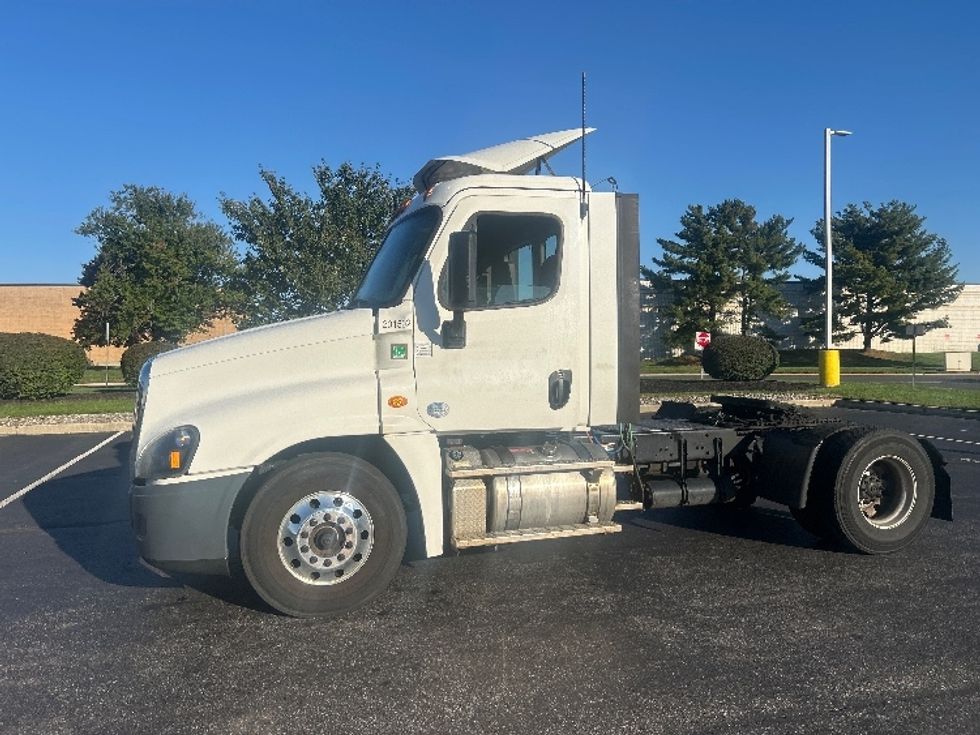 Day Cab Tractor-Heavy Duty Tractors-Freightliner-2019-Cascadia 12542ST-Swedesboro-NJ-463,704\n\t\tmiles-$ 29,500 - Image 4