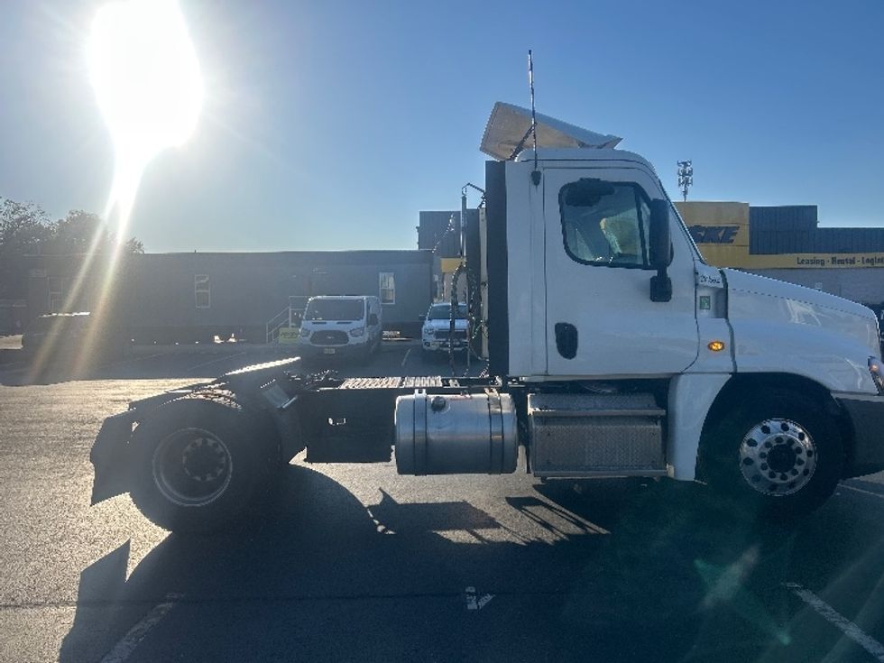 Day Cab Tractor-Heavy Duty Tractors-Freightliner-2019-Cascadia 12542ST-Swedesboro-NJ-463,704\n\t\tmiles-$ 29,500 - Image 8