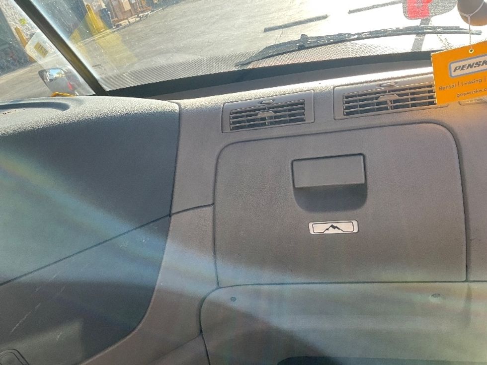 Day Cab Tractor-Heavy Duty Tractors-Freightliner-2019-Cascadia 12542ST-Tampa-FL-149,367\n\t\tmiles-$ 29,000 - Image 13