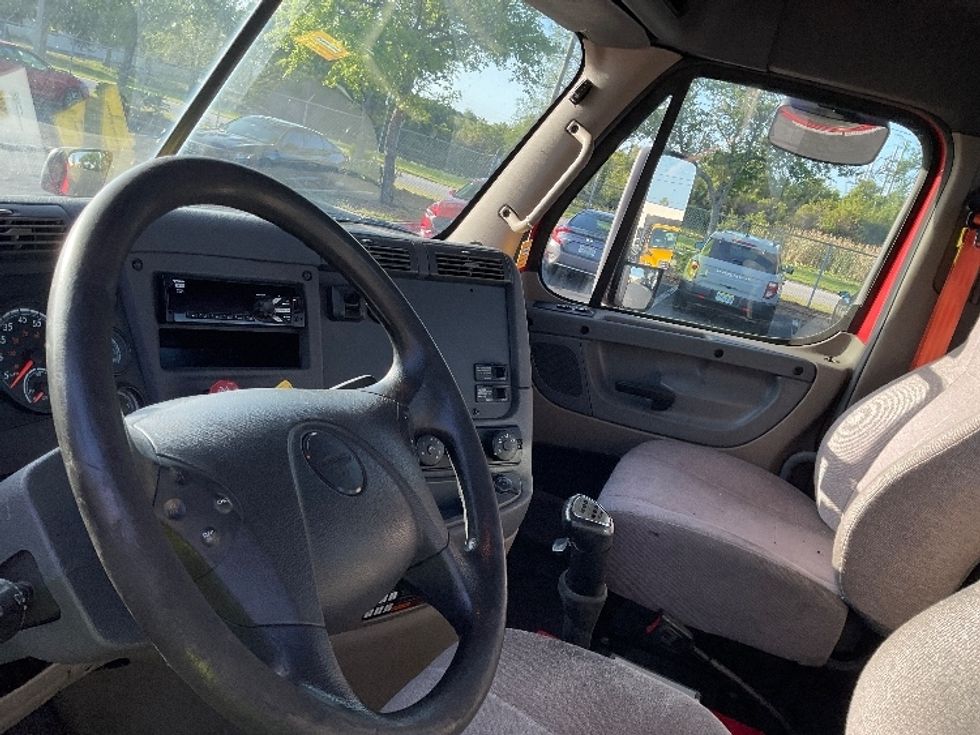 Day Cab Tractor-Heavy Duty Tractors-Freightliner-2019-Cascadia 12542ST-Tampa-FL-158,324\n\t\tmiles-$ 32,250 - Image 10