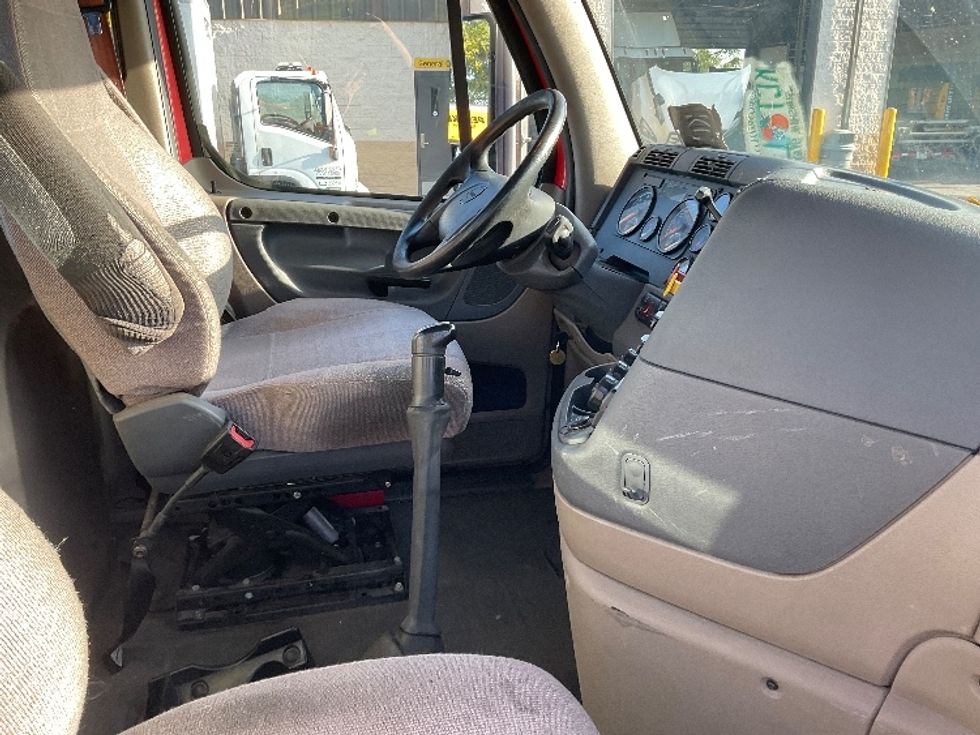 Day Cab Tractor-Heavy Duty Tractors-Freightliner-2019-Cascadia 12542ST-Tampa-FL-158,324\n\t\tmiles-$ 32,250 - Image 14