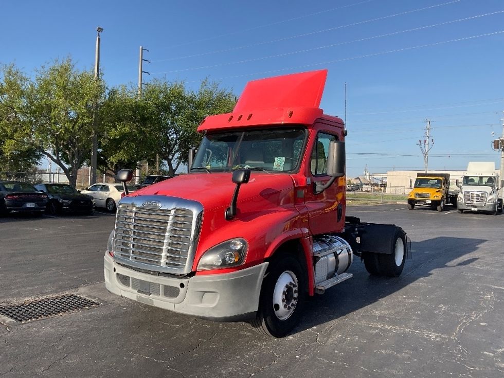 Day Cab Tractor-Heavy Duty Tractors-Freightliner-2019-Cascadia 12542ST-Tampa-FL-158,324\n\t\tmiles-$ 32,250 - Image 3