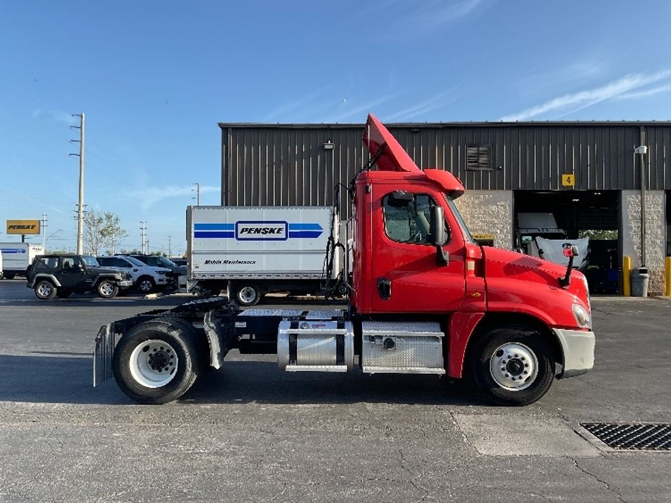 Day Cab Tractor-Heavy Duty Tractors-Freightliner-2019-Cascadia 12542ST-Tampa-FL-158,324\n\t\tmiles-$ 32,250 - Image 8