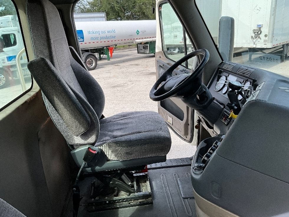 Day Cab Tractor-Heavy Duty Tractors-Freightliner-2019-Cascadia 12542ST-Tampa-FL-508,995\n\t\tmiles-$ 30,000 - Image 14