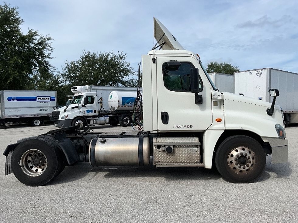 Day Cab Tractor-Heavy Duty Tractors-Freightliner-2019-Cascadia 12542ST-Tampa-FL-508,995\n\t\tmiles-$ 30,000 - Image 8