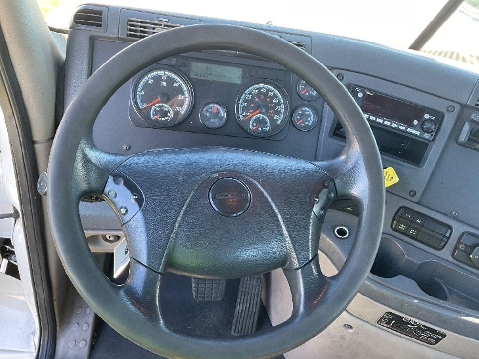 Day Cab Tractor-Heavy Duty Tractors-Freightliner-2019-Cascadia 12542ST-Torrance-CA-208,418\n\t\tmiles-$ 43,000 - Image 11