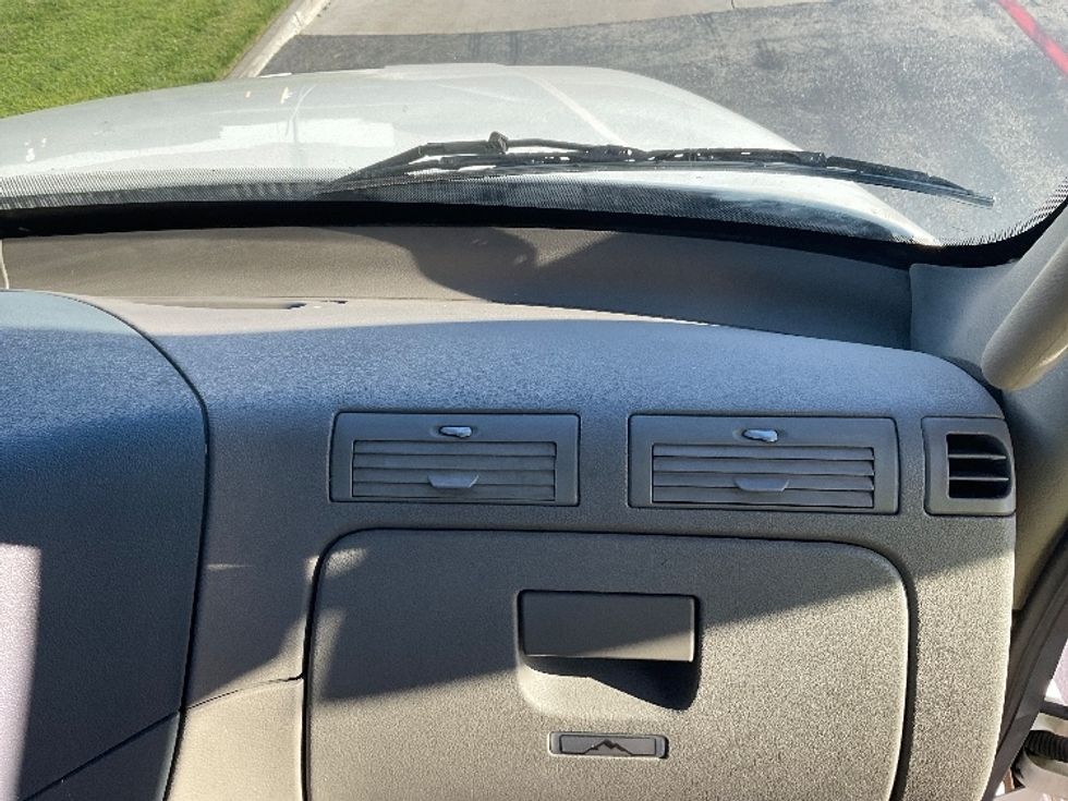 Day Cab Tractor-Heavy Duty Tractors-Freightliner-2019-Cascadia 12542ST-Torrance-CA-208,418\n\t\tmiles-$ 43,000 - Image 13