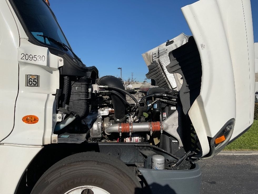 Day Cab Tractor-Heavy Duty Tractors-Freightliner-2019-Cascadia 12542ST-Torrance-CA-208,418\n\t\tmiles-$ 43,000 - Image 15