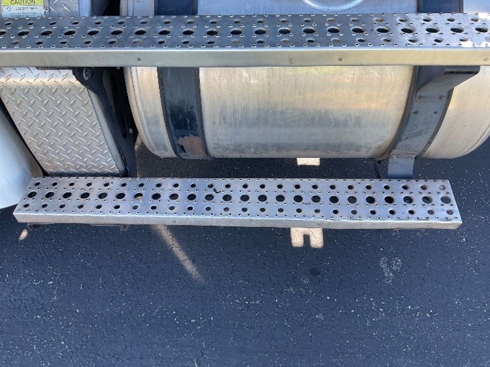 Day Cab Tractor-Heavy Duty Tractors-Freightliner-2019-Cascadia 12542ST-Torrance-CA-208,418\n\t\tmiles-$ 43,000 - Image 19