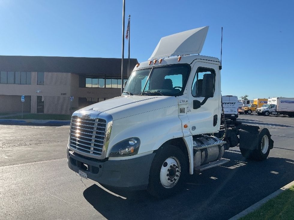 Day Cab Tractor-Heavy Duty Tractors-Freightliner-2019-Cascadia 12542ST-Torrance-CA-208,418\n\t\tmiles-$ 43,000 - Image 3