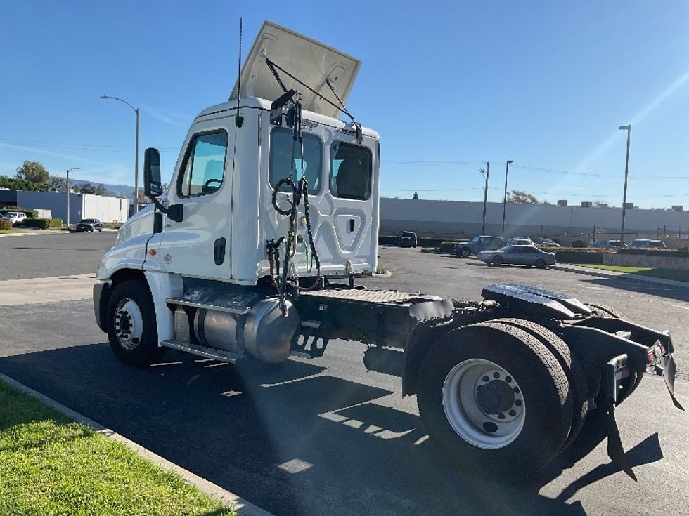 Day Cab Tractor-Heavy Duty Tractors-Freightliner-2019-Cascadia 12542ST-Torrance-CA-208,418\n\t\tmiles-$ 43,000 - Image 5