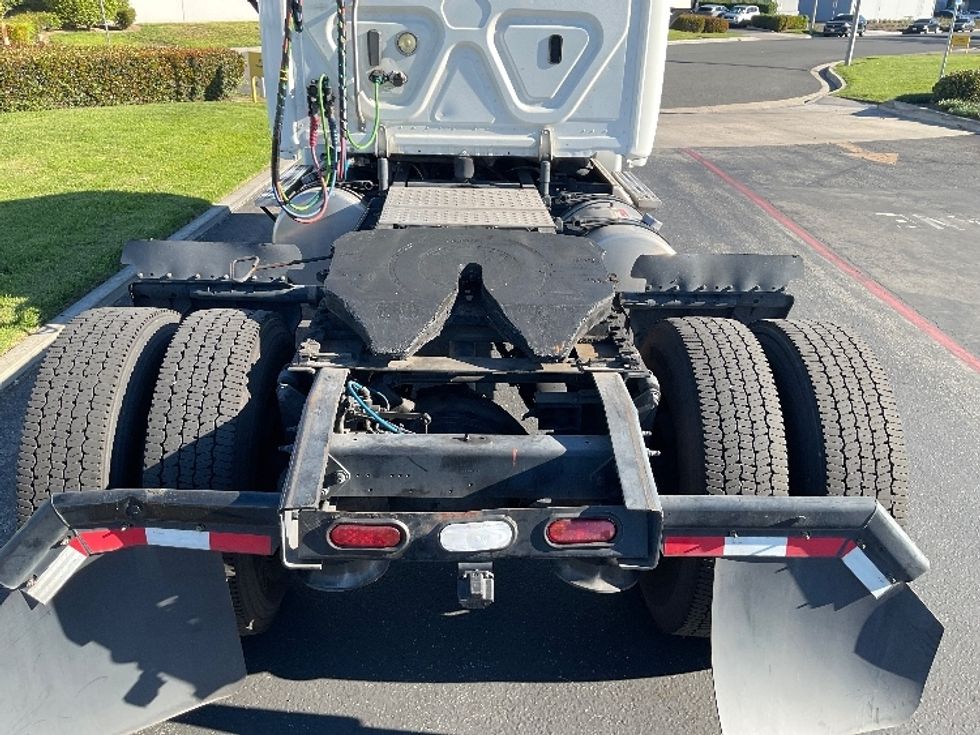 Day Cab Tractor-Heavy Duty Tractors-Freightliner-2019-Cascadia 12542ST-Torrance-CA-208,418\n\t\tmiles-$ 43,000 - Image 6