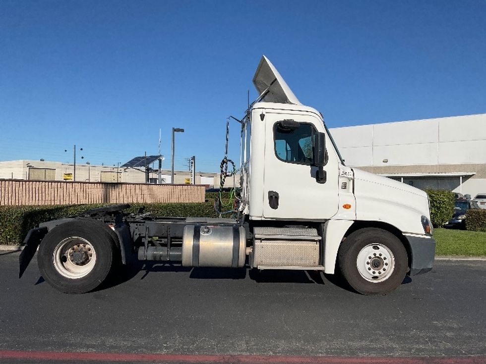 Day Cab Tractor-Heavy Duty Tractors-Freightliner-2019-Cascadia 12542ST-Torrance-CA-208,418\n\t\tmiles-$ 43,000 - Image 8