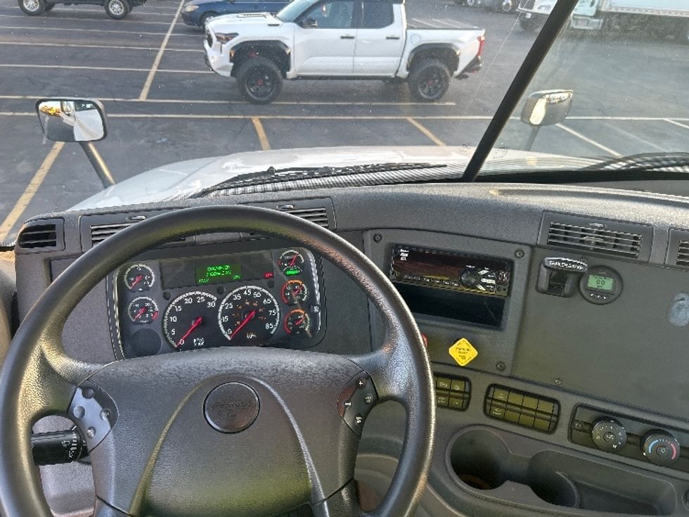 Day Cab Tractor-Heavy Duty Tractors-Freightliner-2019-Cascadia 12542ST-Torrance-CA-243,967\n\t\tmiles-$ 29,000 - Image 11