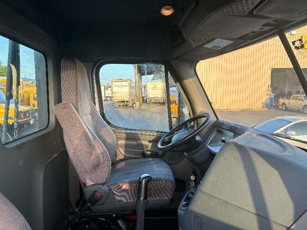 Day Cab Tractor-Heavy Duty Tractors-Freightliner-2019-Cascadia 12542ST-Torrance-CA-243,967\n\t\tmiles-$ 29,000 - Image 14