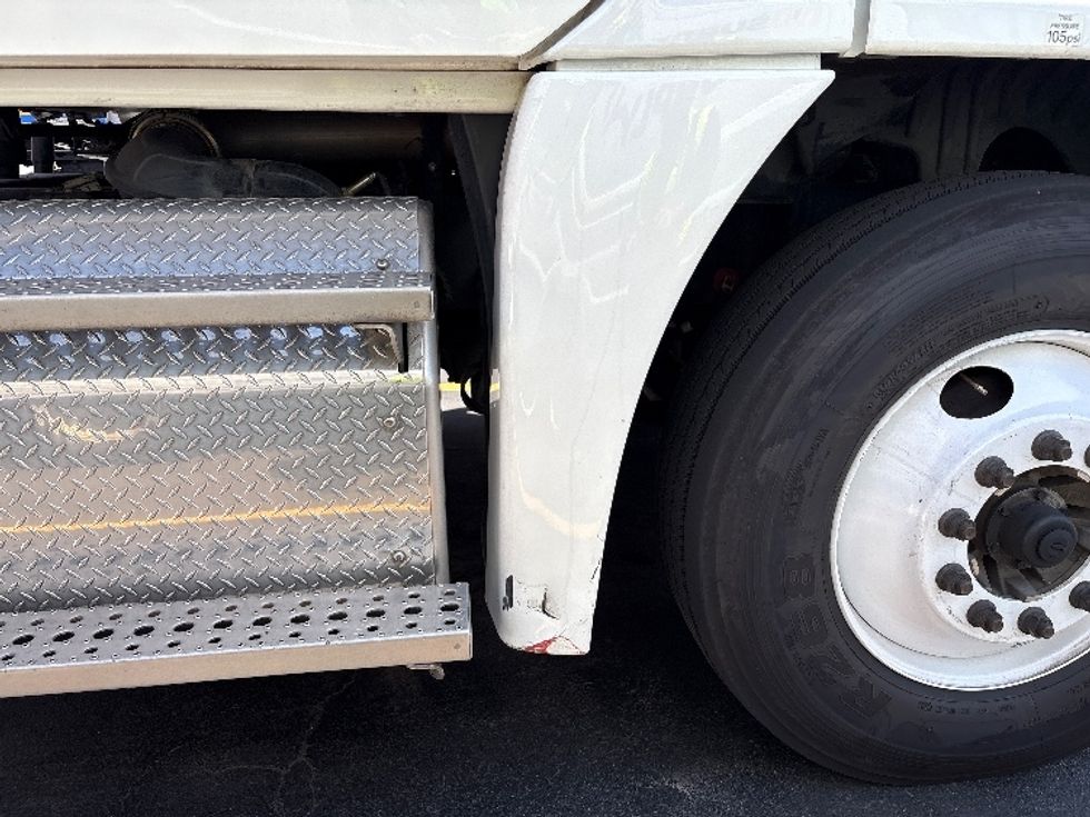 Day Cab Tractor-Heavy Duty Tractors-Freightliner-2019-Cascadia 12542ST-Torrance-CA-243,967\n\t\tmiles-$ 29,000 - Image 18